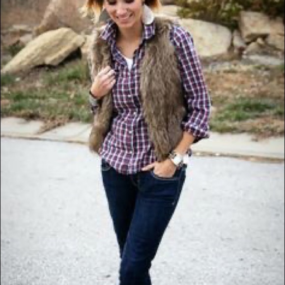 Women’s Reversible Vest - Picture 2 of 7